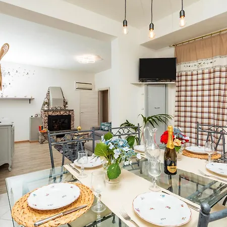 וילה Etna Maison *